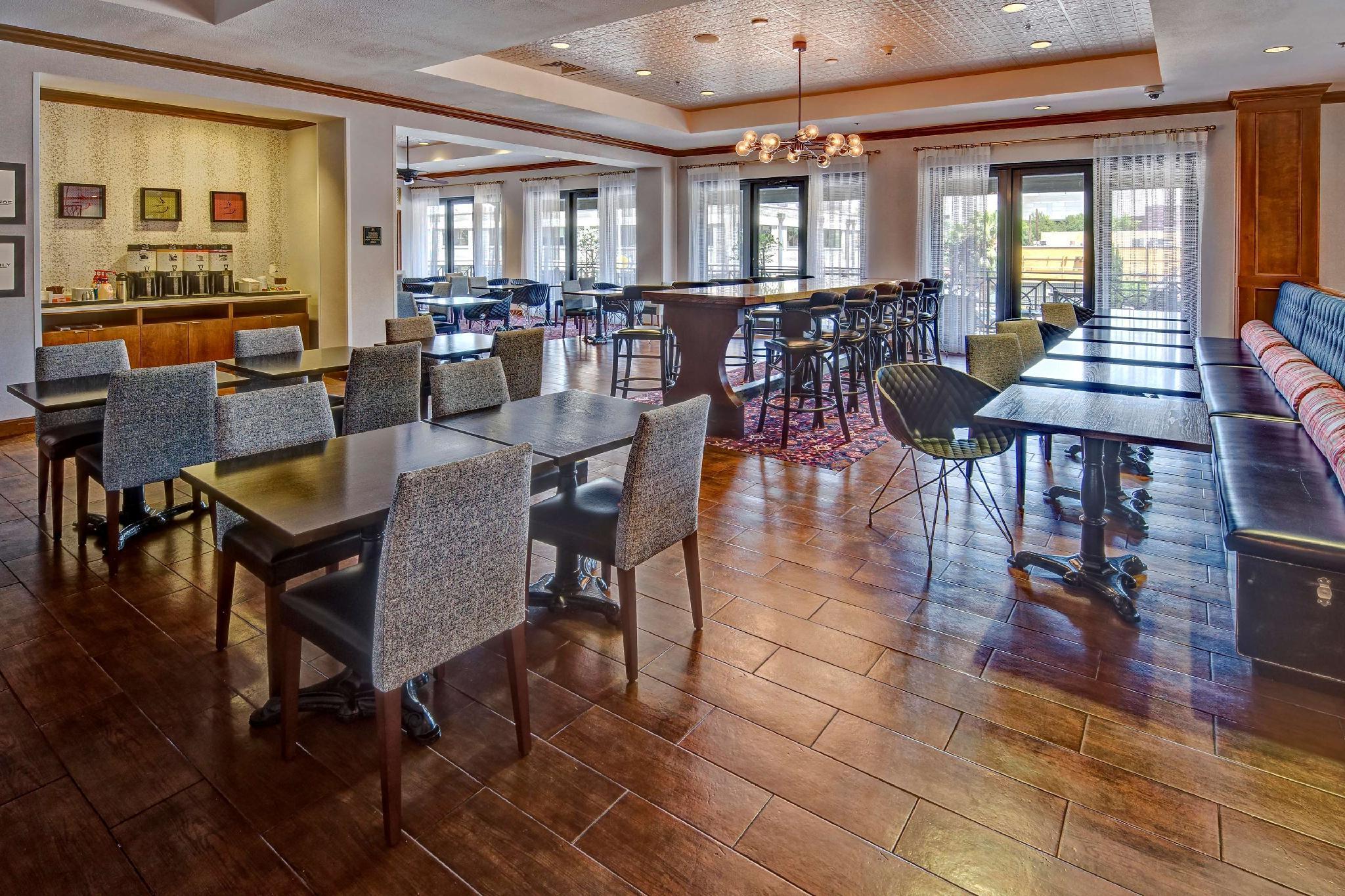Hampton Inn & Suites Austin-Downtown/Convention Center Экстерьер фото