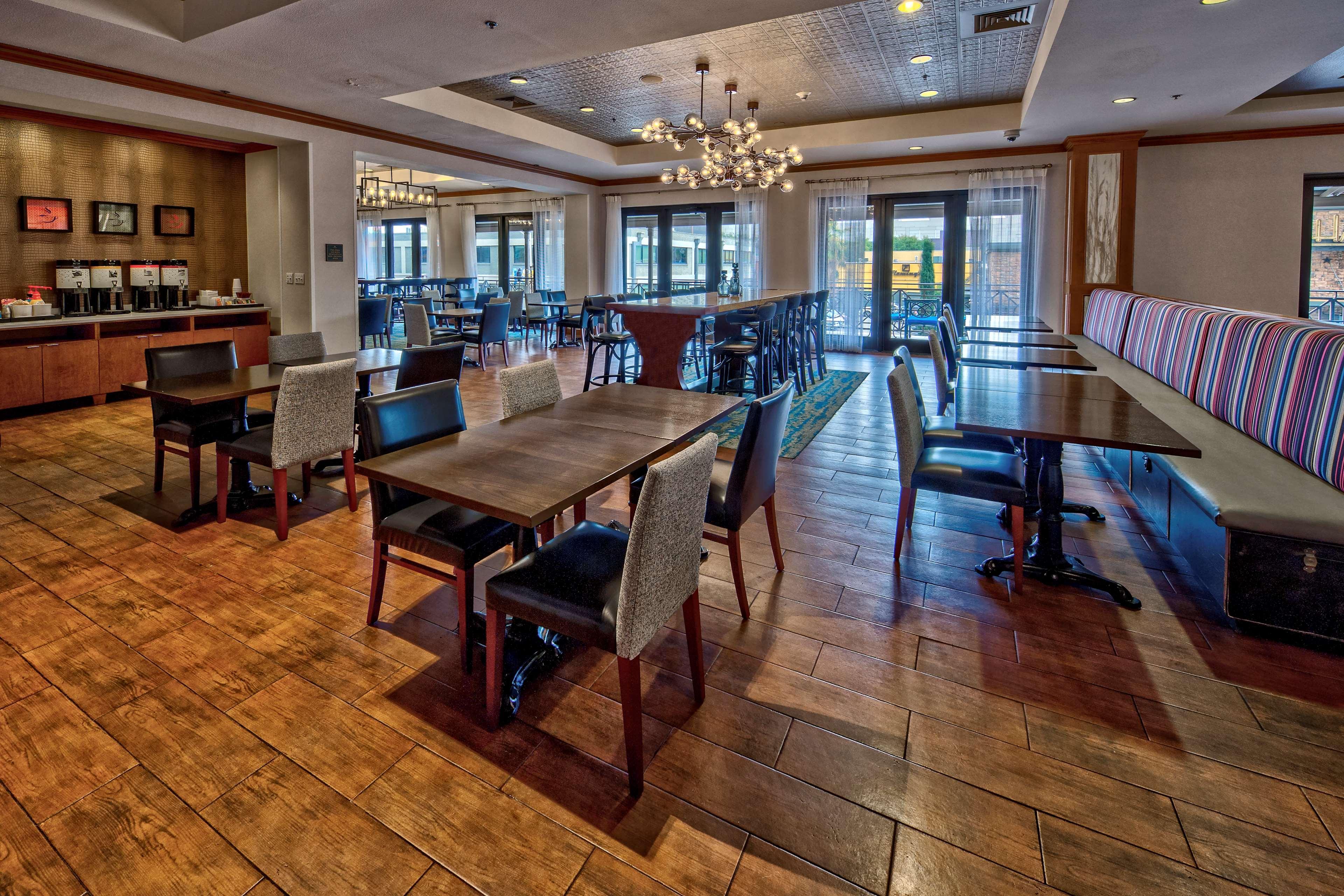 Hampton Inn & Suites Austin-Downtown/Convention Center Экстерьер фото