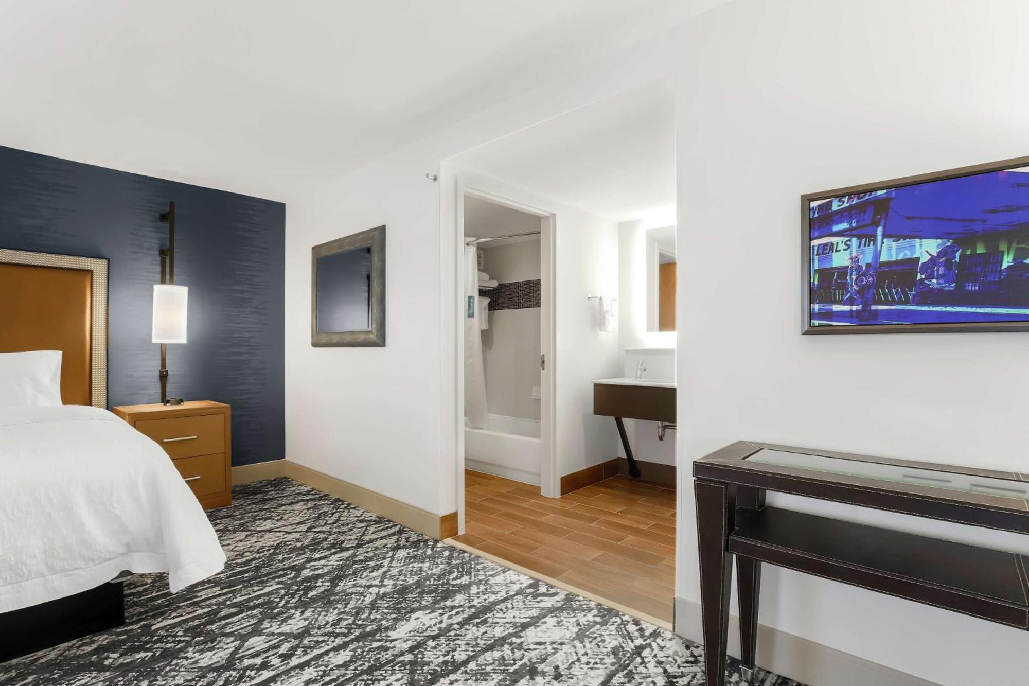 Hampton Inn & Suites Austin-Downtown/Convention Center Экстерьер фото
