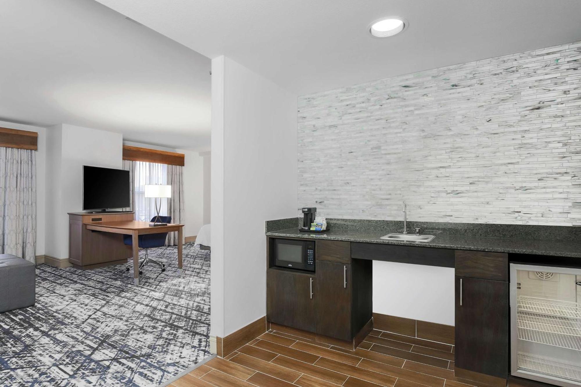 Hampton Inn & Suites Austin-Downtown/Convention Center Экстерьер фото