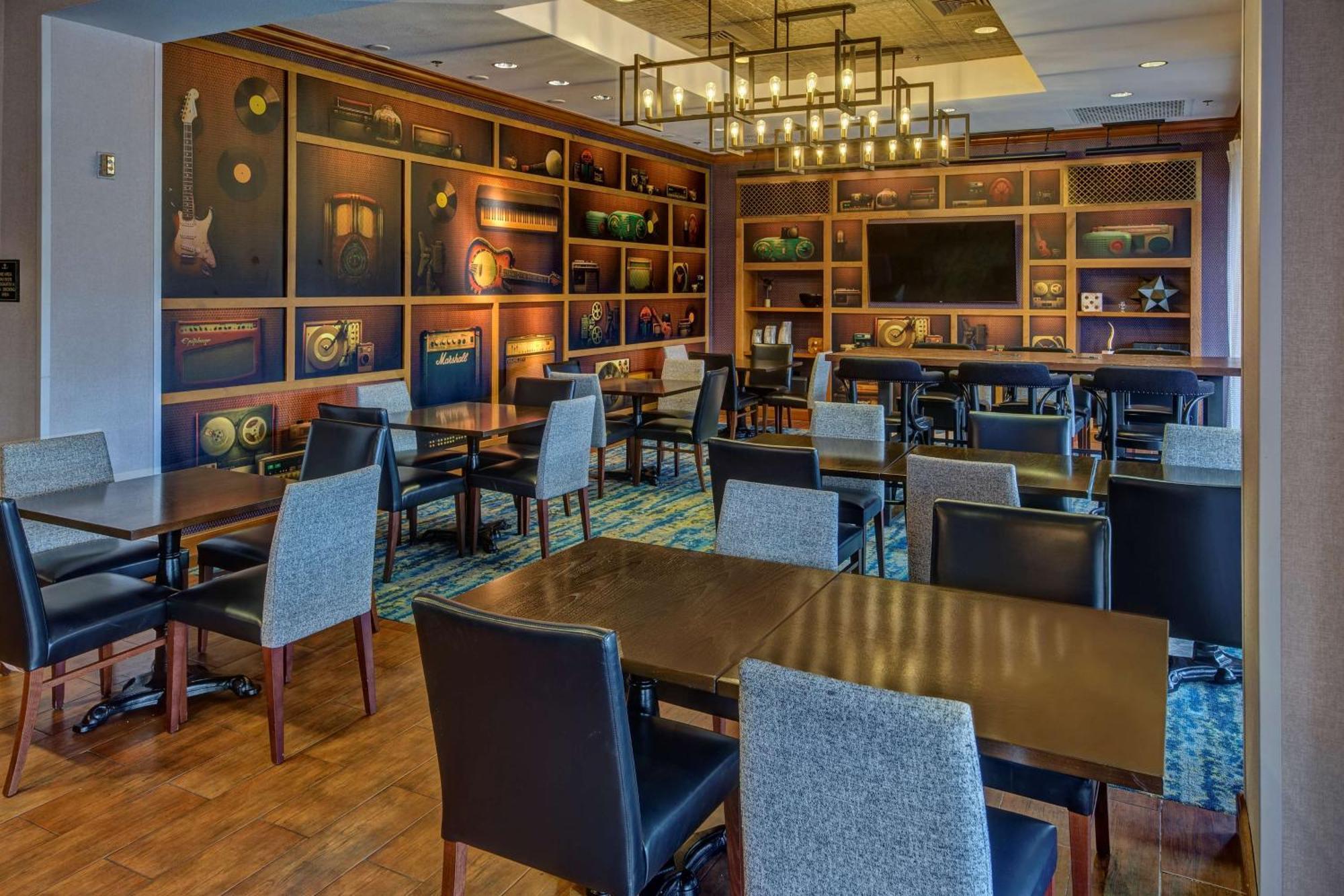 Hampton Inn & Suites Austin-Downtown/Convention Center Экстерьер фото